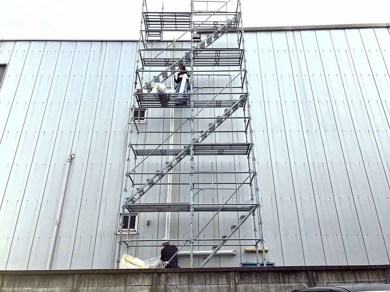 空調機配管設置工事高所対応